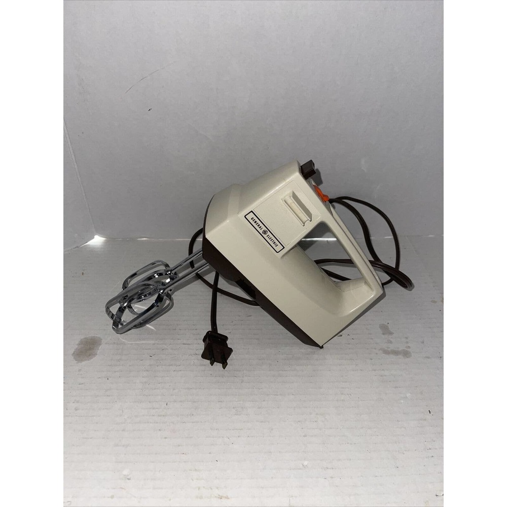 Vintage General Electric Atomic Hand Mixer 3 Speed D3M24•Cream•2 Beaters•WORKING
